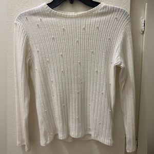 Zara brand. White color sweater with pearl on it